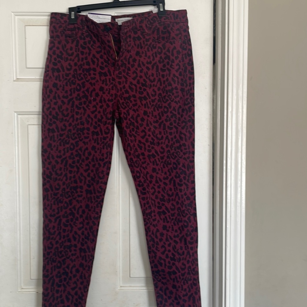 Great never worm animal print jeans